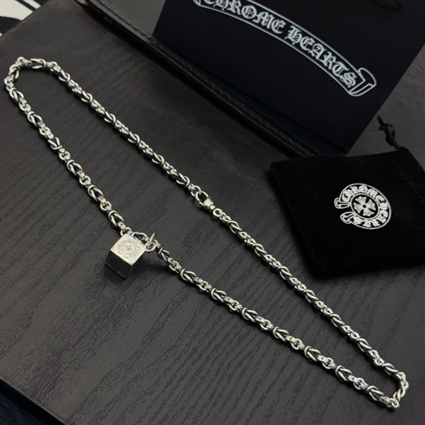  新款【专柜品质】Chrome Hearts克罗心经典复古项链，骰子吊坠 凹凸造型不同的花纹设计风格 呈