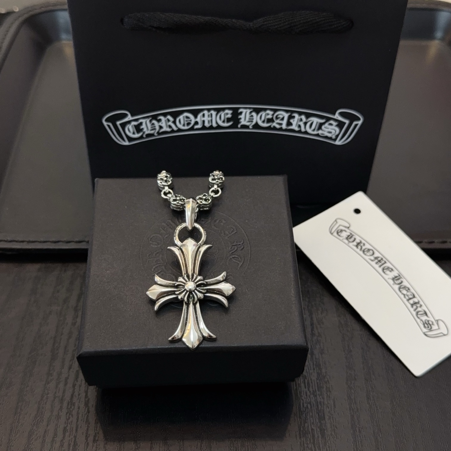  新款【专柜品质】Chrome Hearts克罗心经典复古花球项链，十字架吊坠 凹凸造型不同的花纹设计风