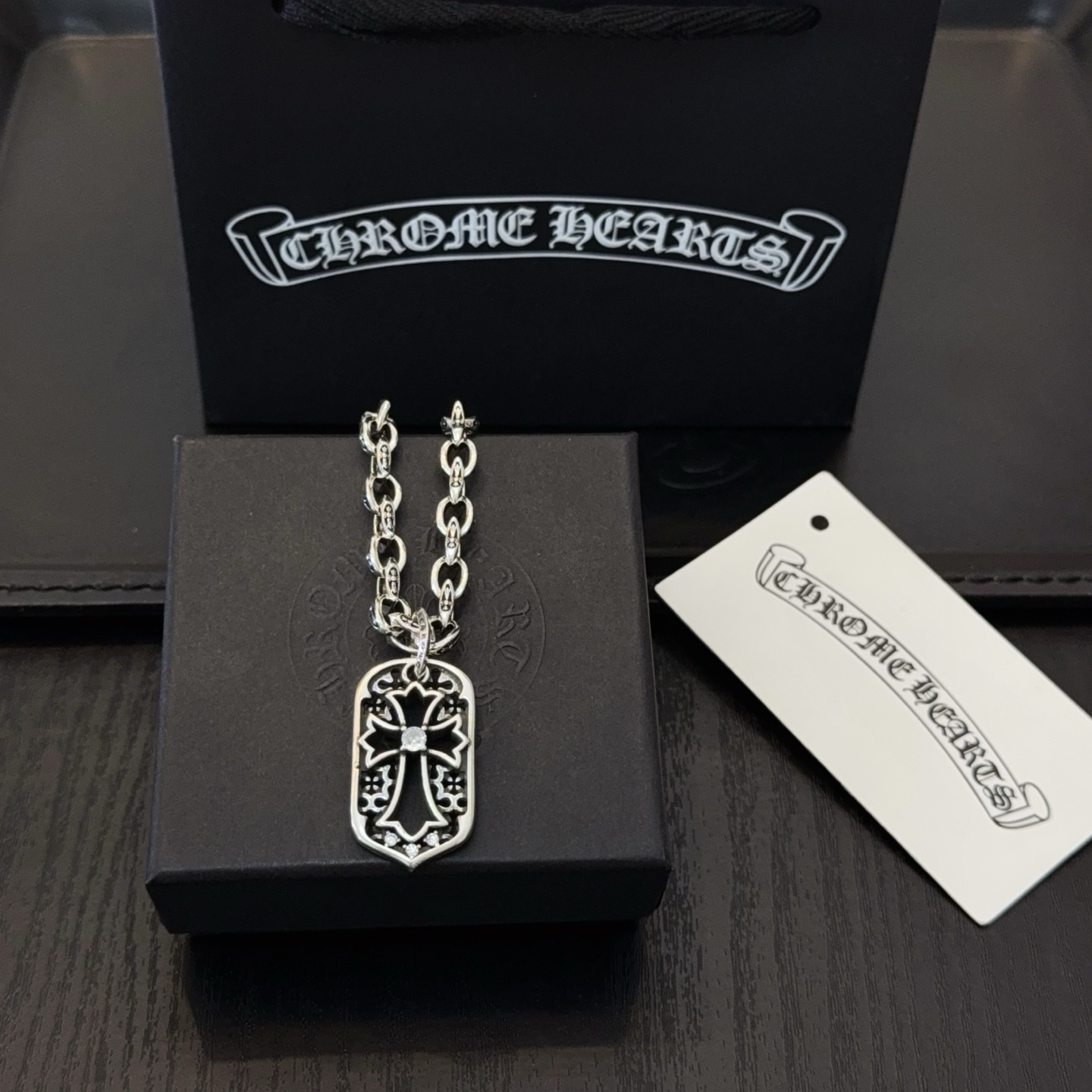   新款【专柜品质】Chrome Hearts克罗心经典复古项链，方牌十字架吊坠 凹凸造型不同的花纹设计