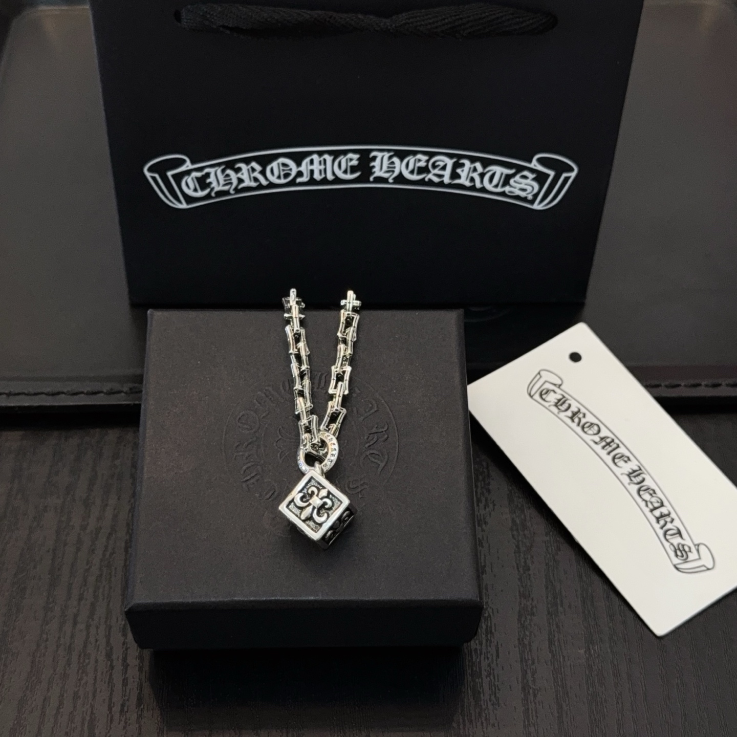  新款【专柜品质】Chrome Hearts克罗心经典复古项链，骰子吊坠 凹凸造型不同的花纹设计风格 呈