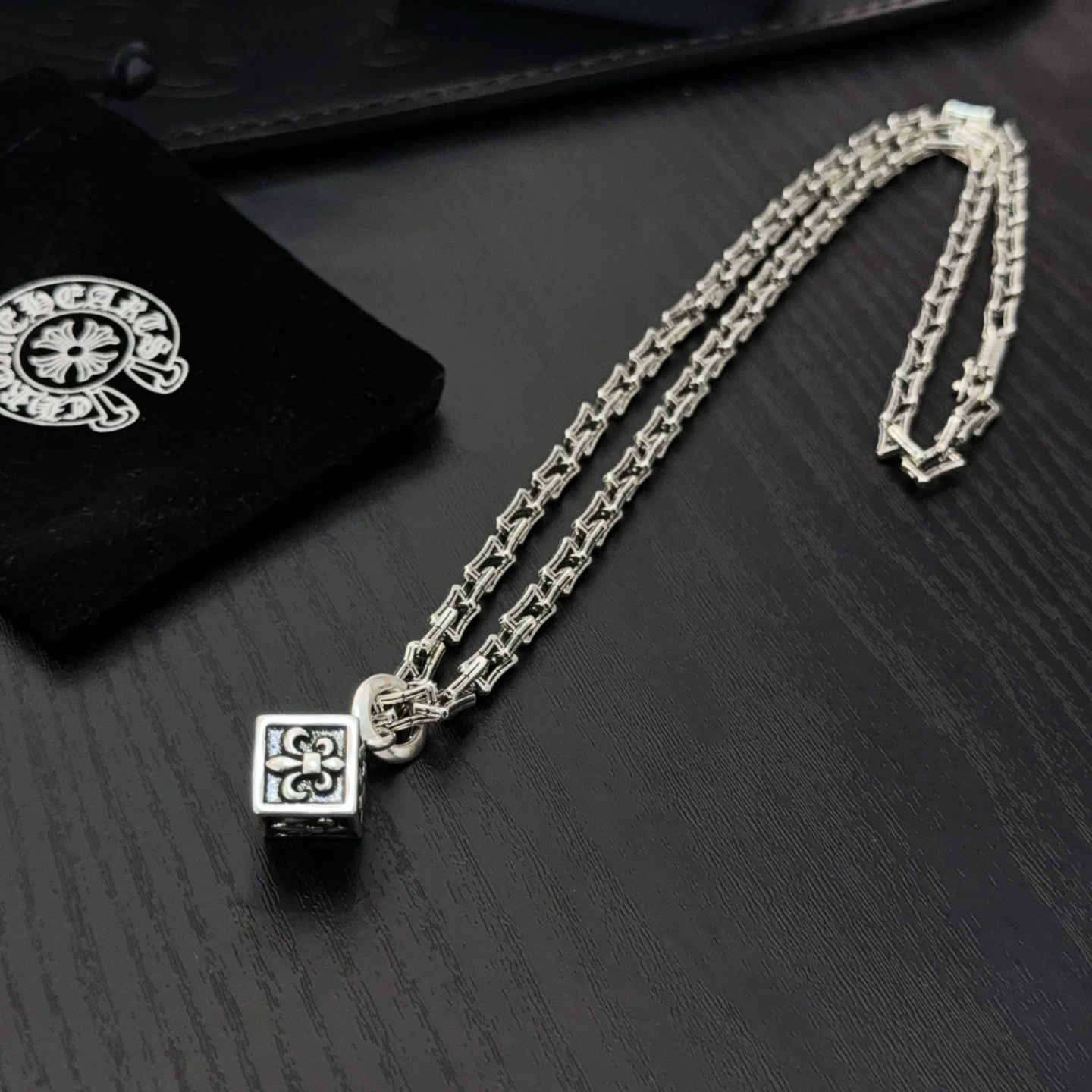  新款【专柜品质】Chrome Hearts克罗心经典复古项链，骰子吊坠 凹凸造型不同的花纹设计风格 呈