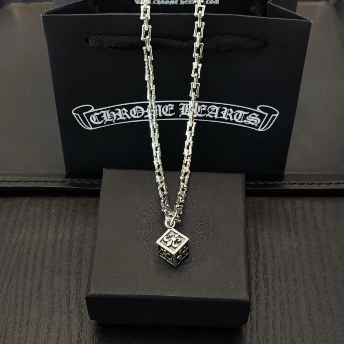 新款【专柜品质】Chrome Hearts克罗心经典复古项链，骰子吊坠 凹凸造型不同的花纹设计风格 呈