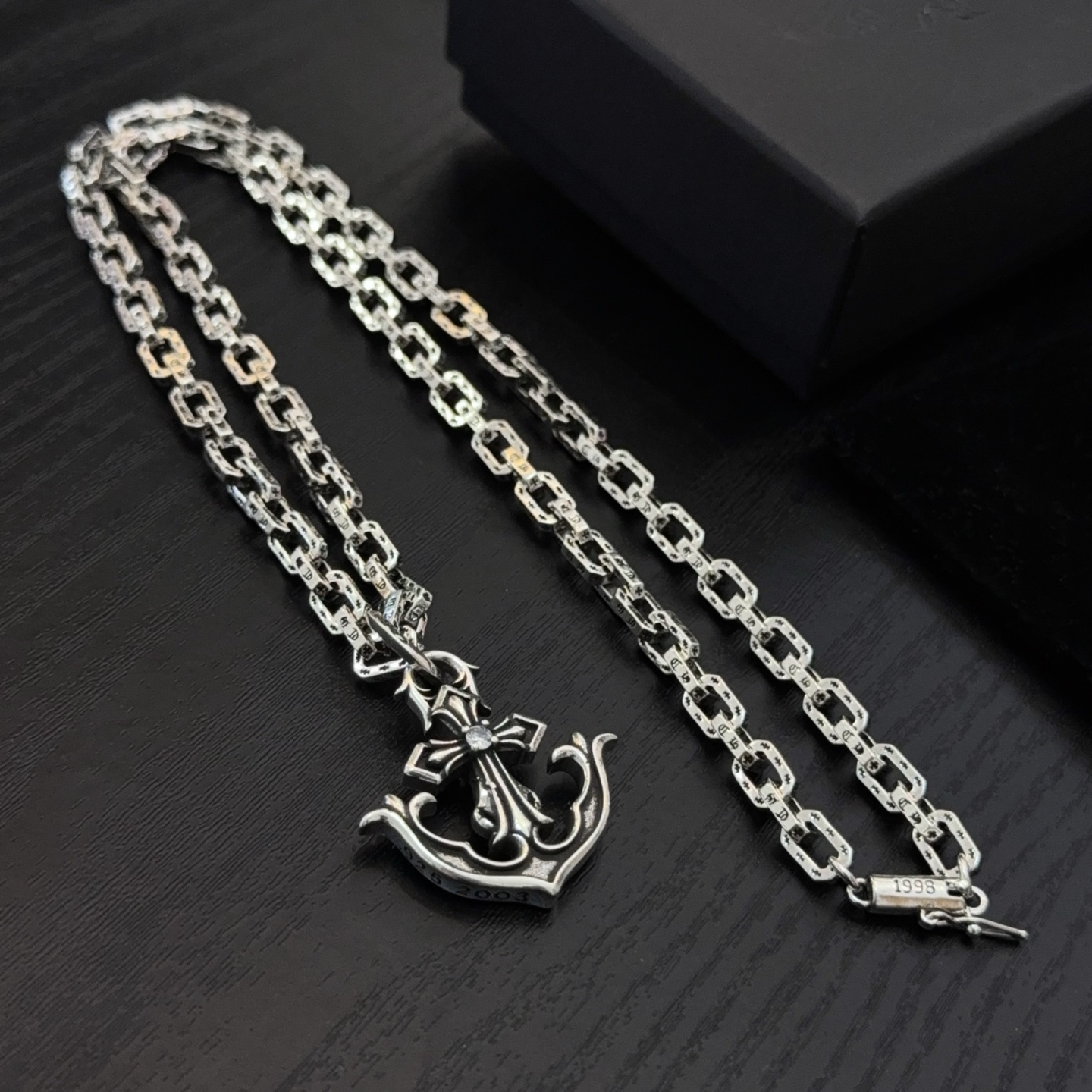  新款【专柜品质】Chrome Hearts克罗心经典复古项链，十字架吊坠 凹凸造型不同的花纹设计风格 