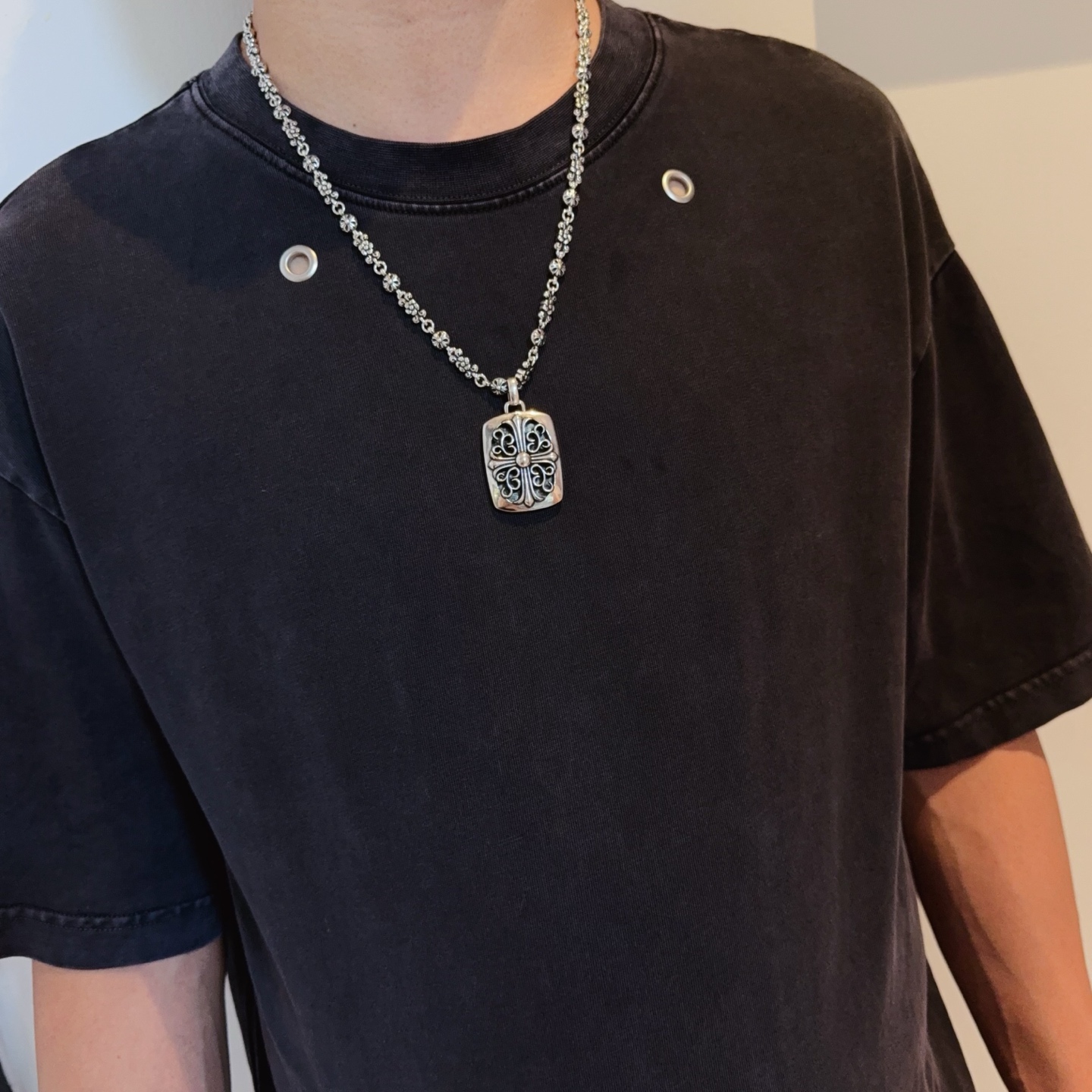  新款【专柜品质】Chrome Hearts克罗心经典复古十字花球项链，方牌十字架吊坠 凹凸造型不同的花