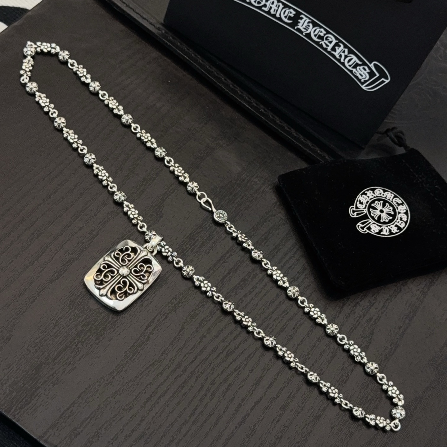  新款【专柜品质】Chrome Hearts克罗心经典复古十字花球项链，方牌十字架吊坠 凹凸造型不同的花