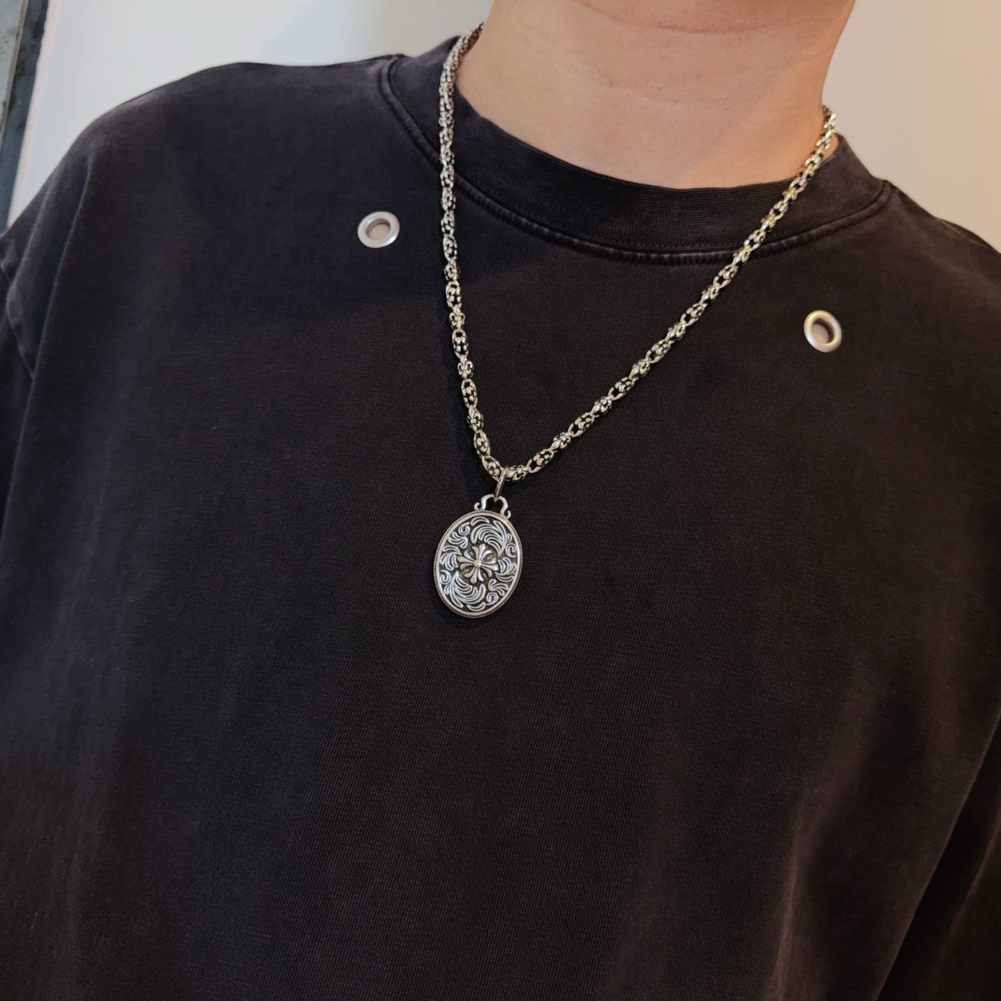  新款【专柜品质】Chrome Hearts克罗心经典复古童军花项链，椭圆藤花十字花吊坠 凹凸造型不同的