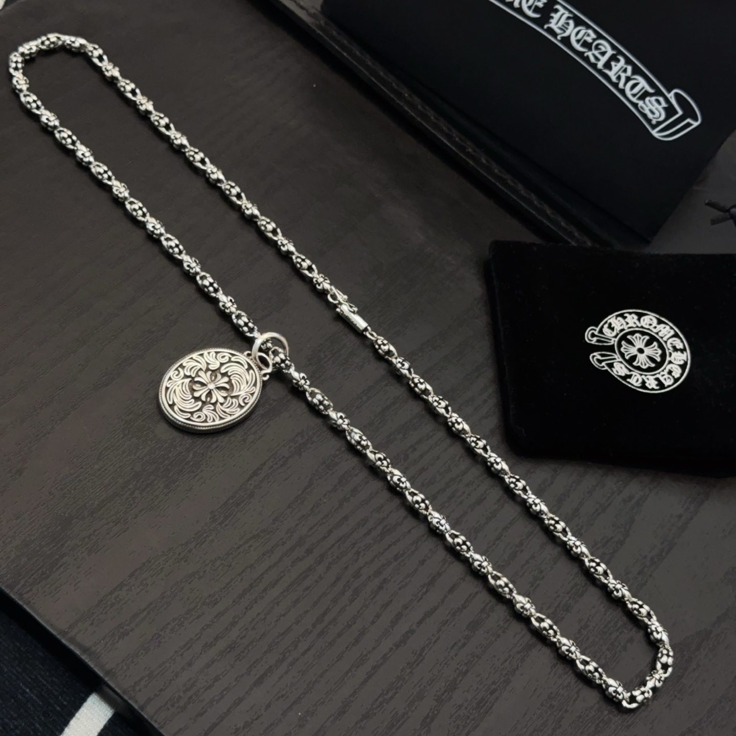  新款【专柜品质】Chrome Hearts克罗心经典复古童军花项链，椭圆藤花十字花吊坠 凹凸造型不同的