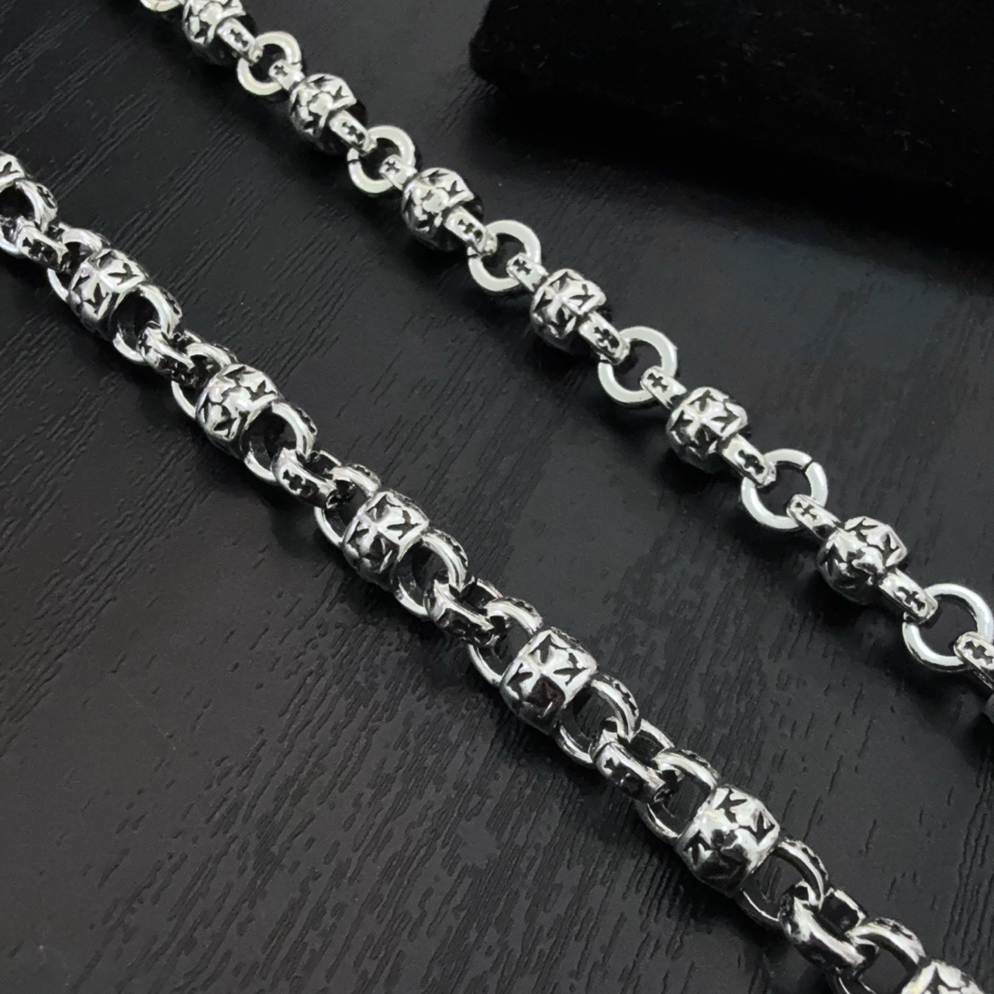   新款【专柜品质】Chrome Hearts克罗心经典复古花球项链，粉钻爱心十字架吊坠 凹凸造型不同的