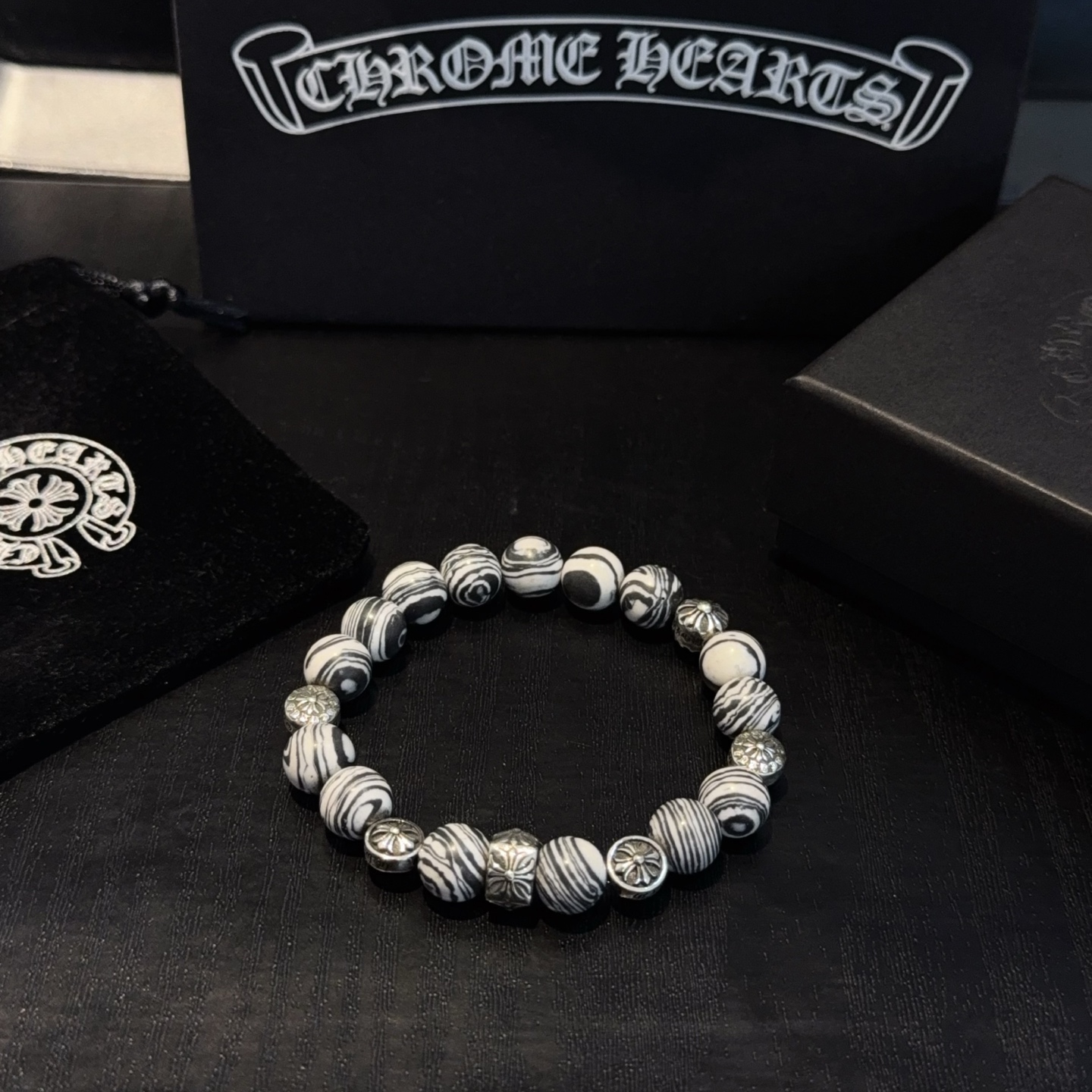  新款【专柜品质】Chrome Hearts克罗心 经典复古多元素手链手串，凹凸造型不同的花纹设计风格 