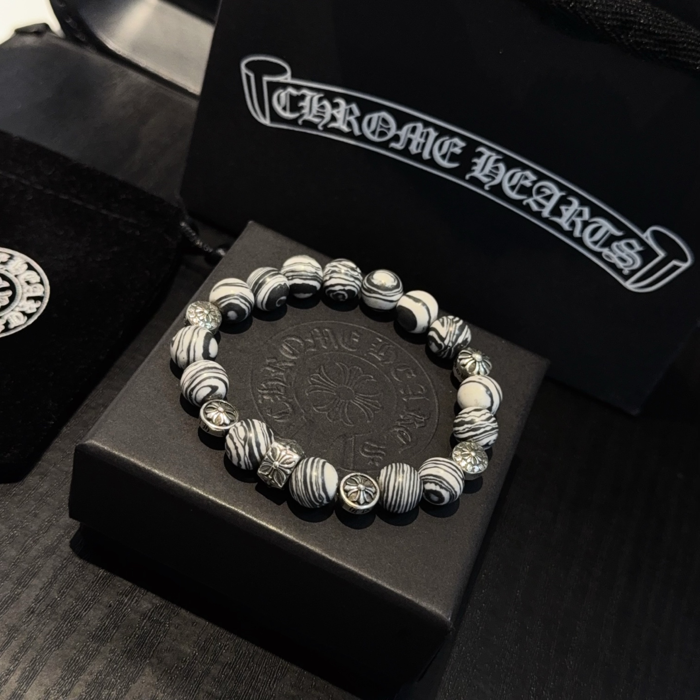  新款【专柜品质】Chrome Hearts克罗心 经典复古多元素手链手串，凹凸造型不同的花纹设计风格 