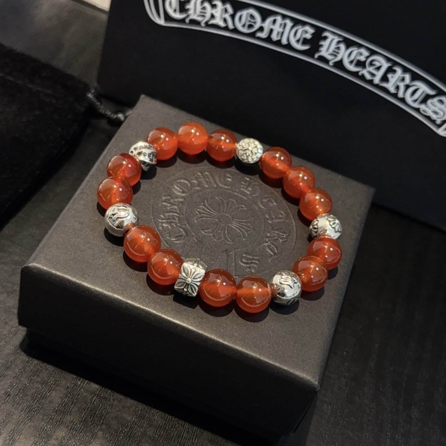  新款【专柜品质】Chrome Hearts克罗心 经典复古多元素手链手串，凹凸造型不同的花纹设计风格 