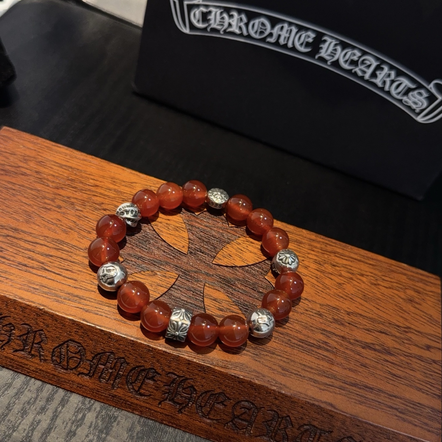  新款【专柜品质】Chrome Hearts克罗心 经典复古多元素手链手串，凹凸造型不同的花纹设计风格 