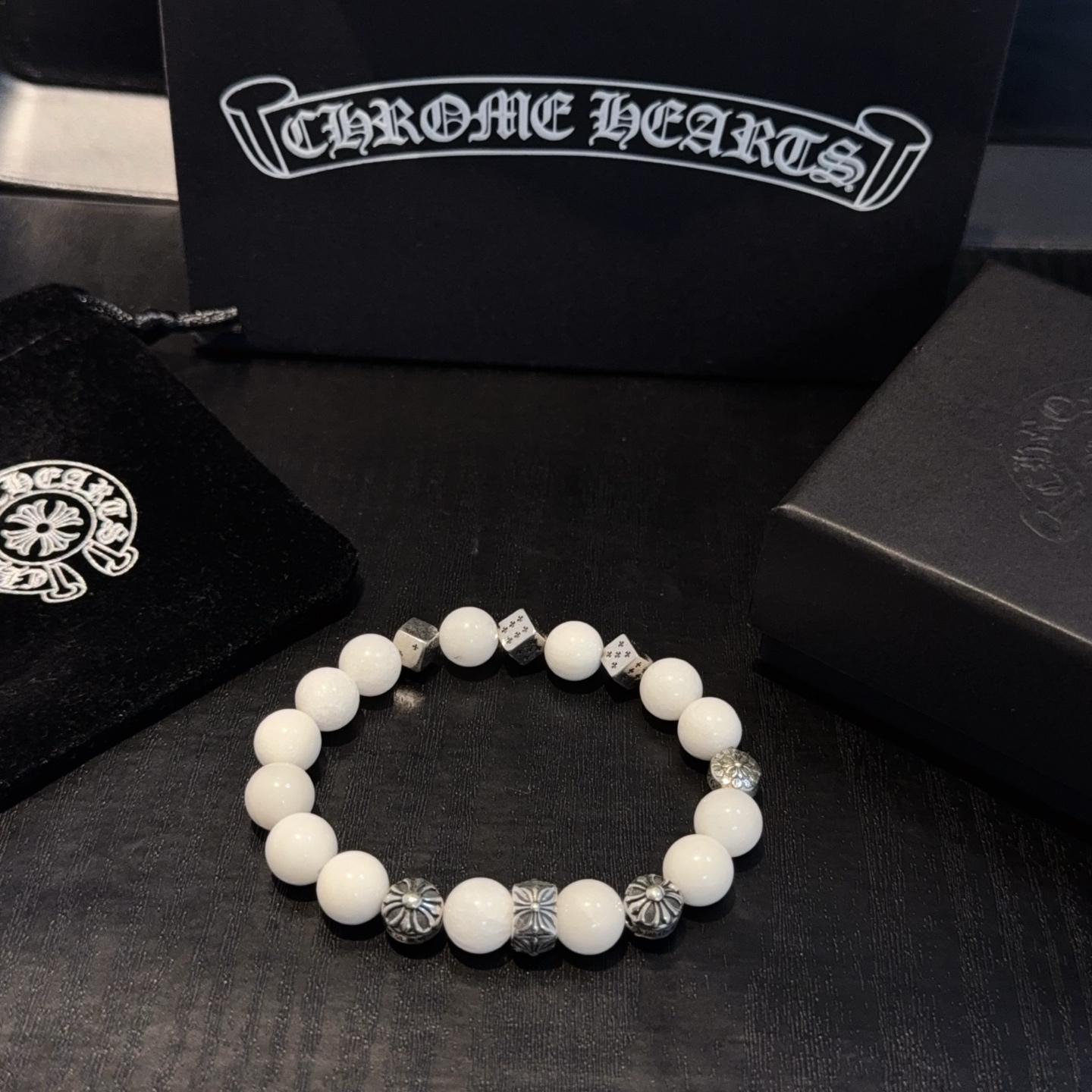  新款【专柜品质】Chrome Hearts克罗心 经典复古多元素手链手串，凹凸造型不同的花纹设计风格 