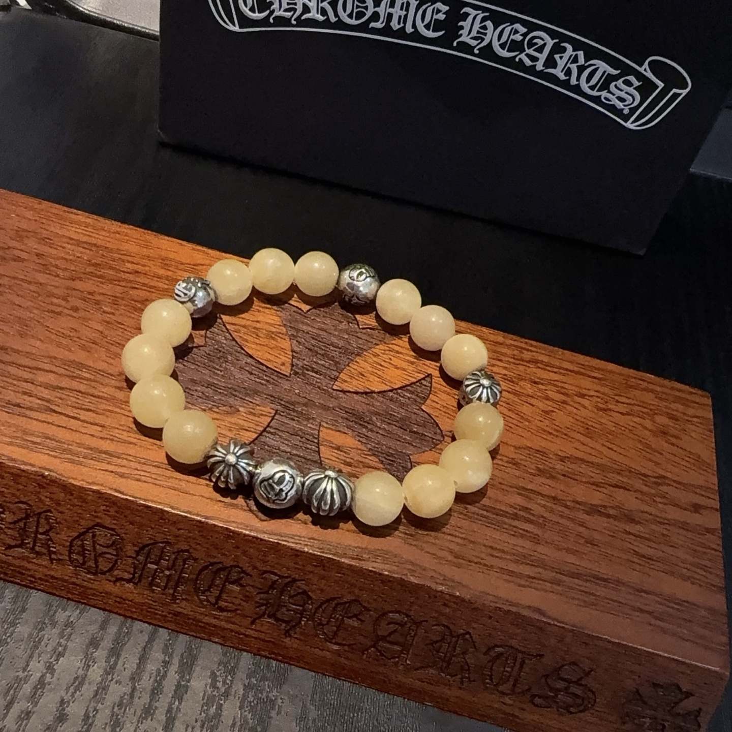  新款【专柜品质】Chrome Hearts克罗心 经典复古多元素手链手串，凹凸造型不同的花纹设计风格 