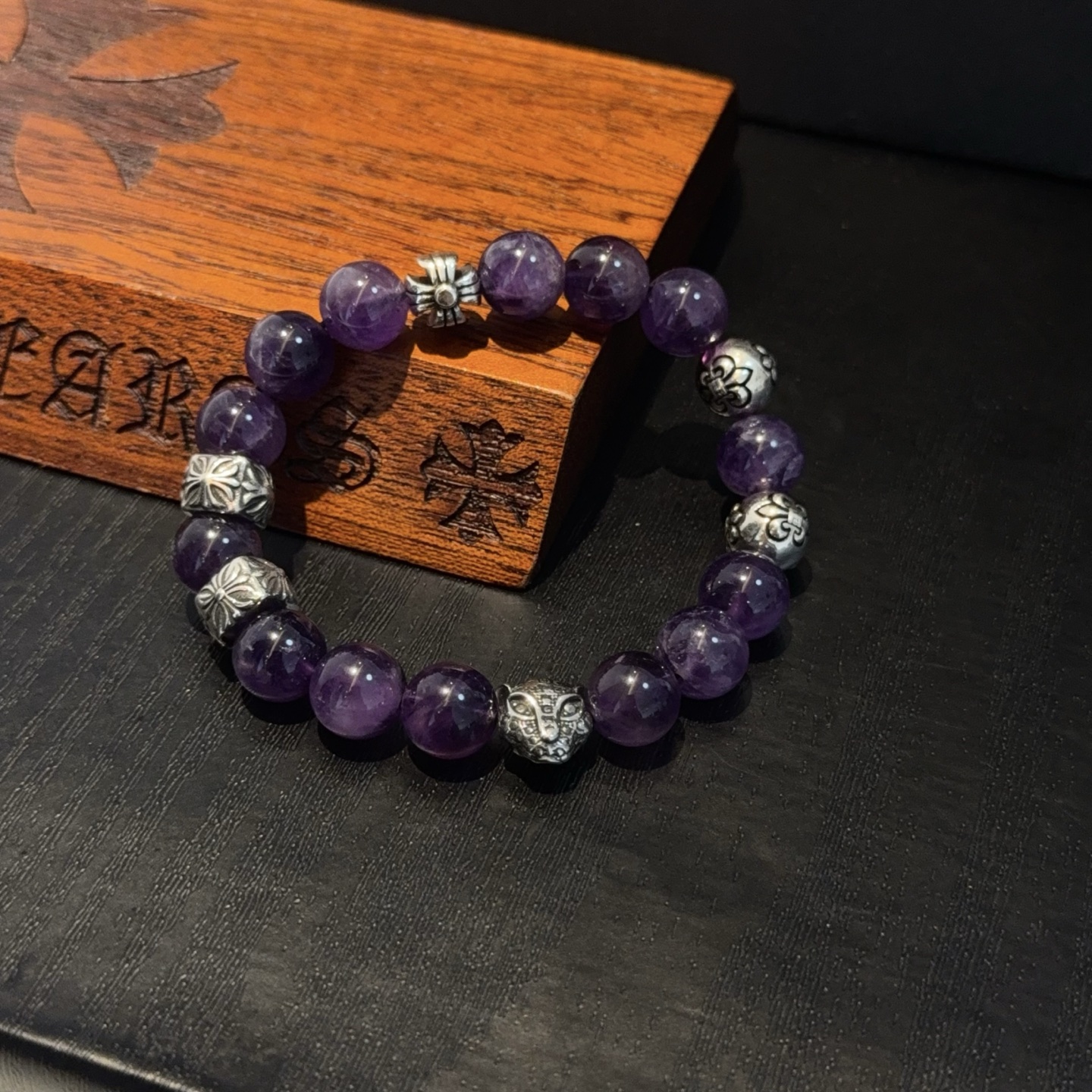  新款【专柜品质】Chrome Hearts克罗心 经典复古多元素手链手串，凹凸造型不同的花纹设计风格 