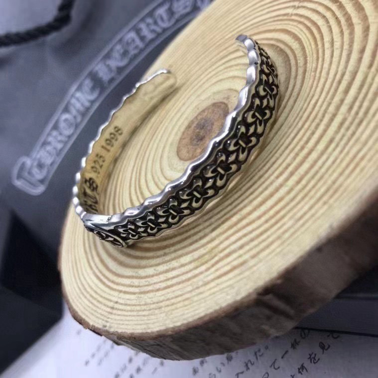 【专柜品质】Chrome Hearts克罗心 经典复古手镯 凹凸造型不同的花纹设计风格 呈现出与众不同 
