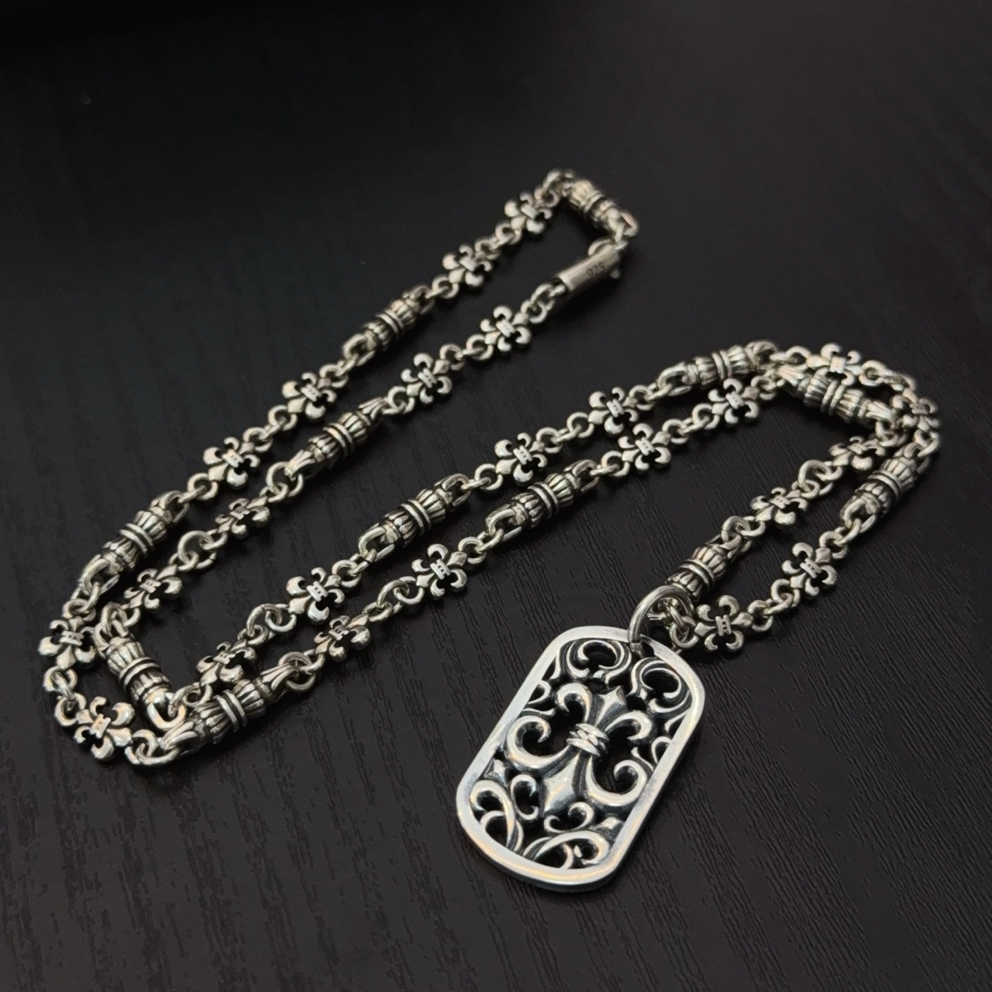  新款【专柜品质】Chrome Hearts克罗心经典复古花球项链，方牌童军花吊坠 凹凸造型不同的花纹设