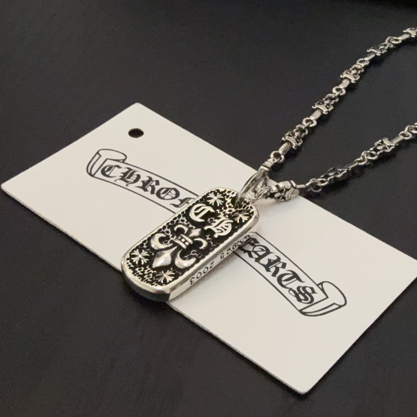   新款【专柜品质】Chrome Hearts克罗心经典复古宝剑项链，方牌吊坠 凹凸造型不同的花纹设计风