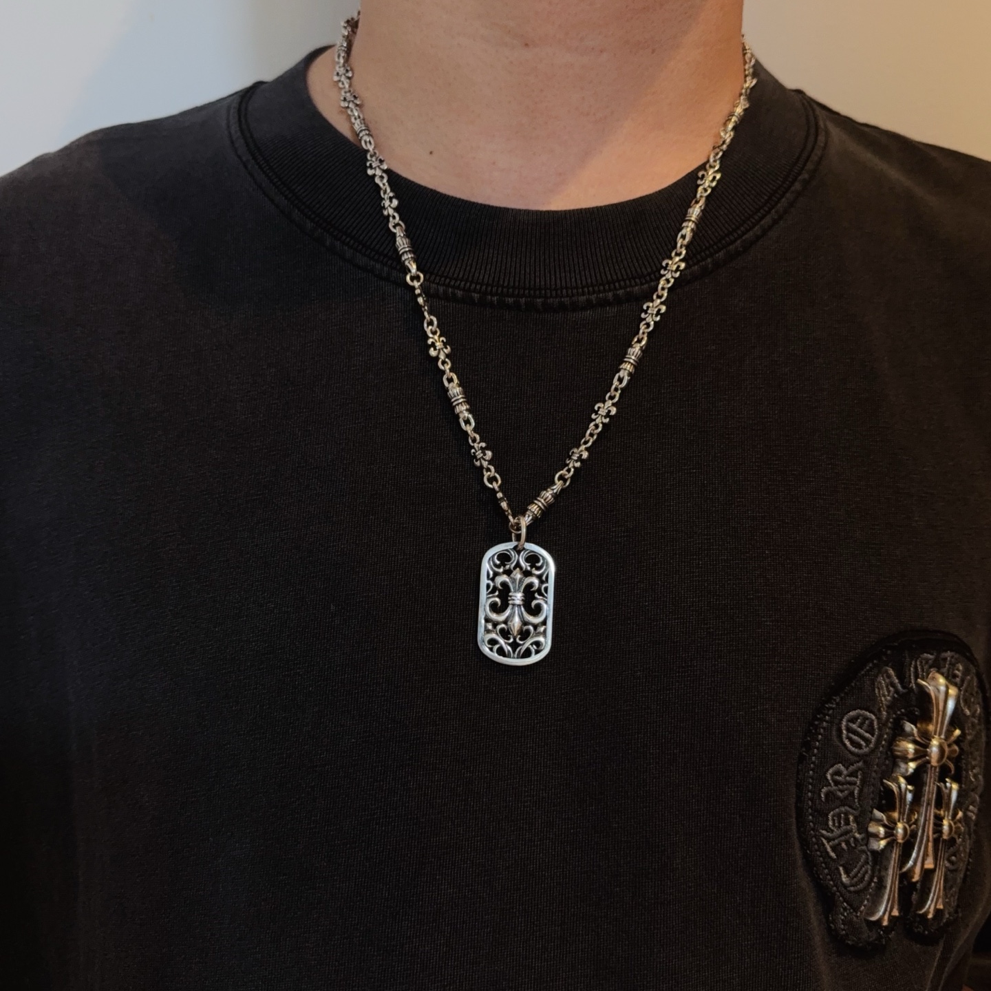  新款【专柜品质】Chrome Hearts克罗心经典复古花球项链，方牌童军花吊坠 凹凸造型不同的花纹设