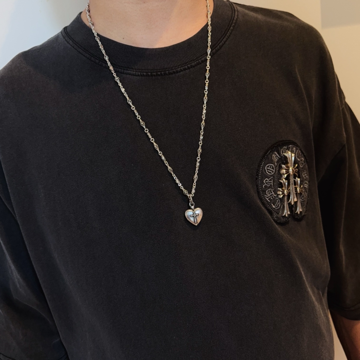  新款【专柜品质】Chrome Hearts克罗心经典复古项链，爱心十字架吊坠 凹凸造型不同的花纹设计风