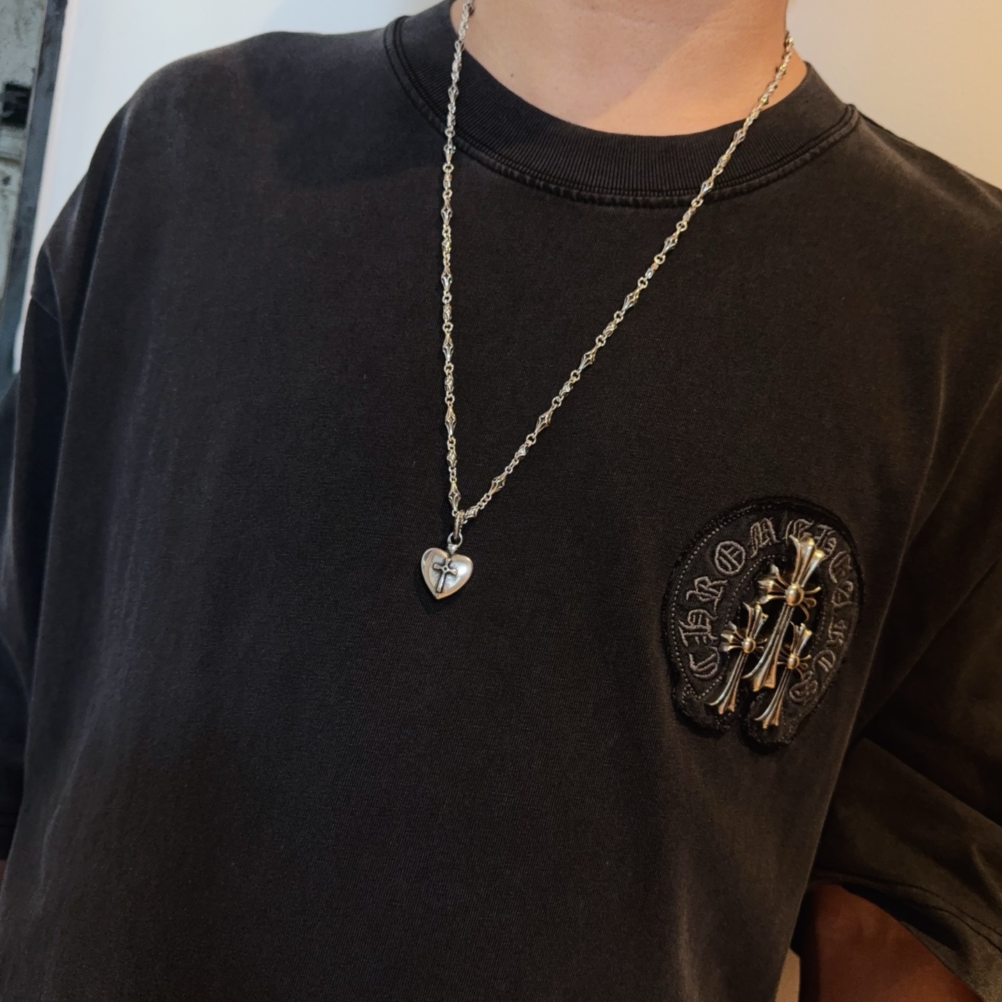  新款【专柜品质】Chrome Hearts克罗心经典复古项链，爱心十字架吊坠 凹凸造型不同的花纹设计风