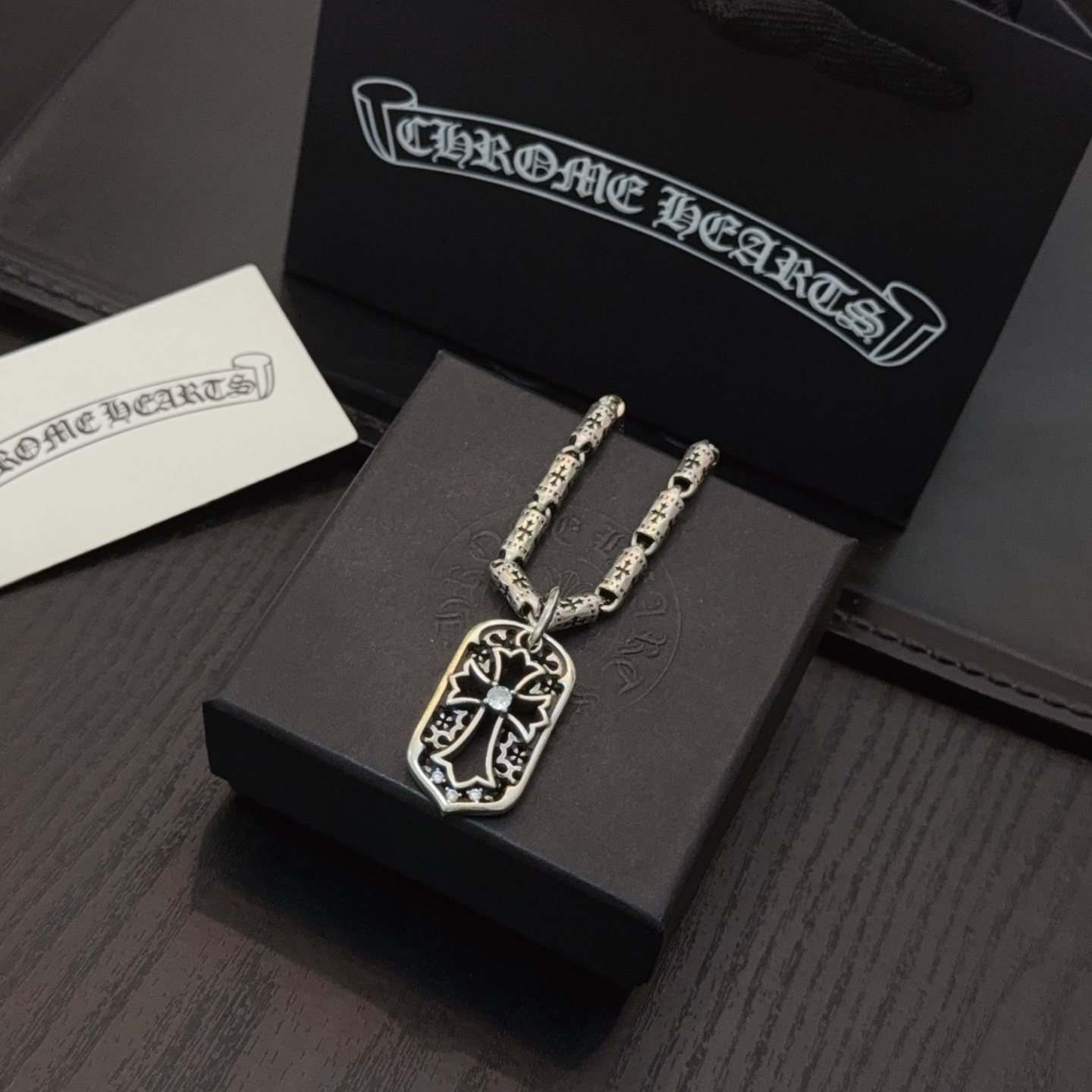  新款【专柜品质】Chrome Hearts克罗心经典复古十字架项链，方牌吊坠 凹凸造型不同的花纹设计风