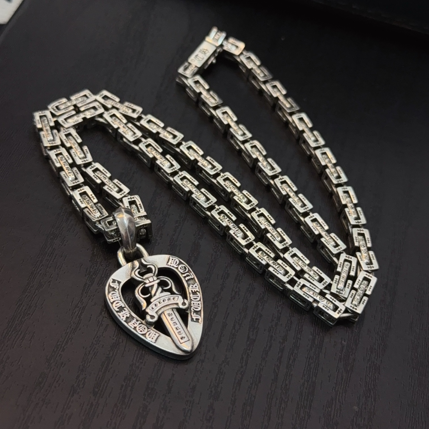  新款【专柜品质】Chrome Hearts克罗心经典复古粗扣十字军项链，心型宝剑吊坠 凹凸造型不同的花