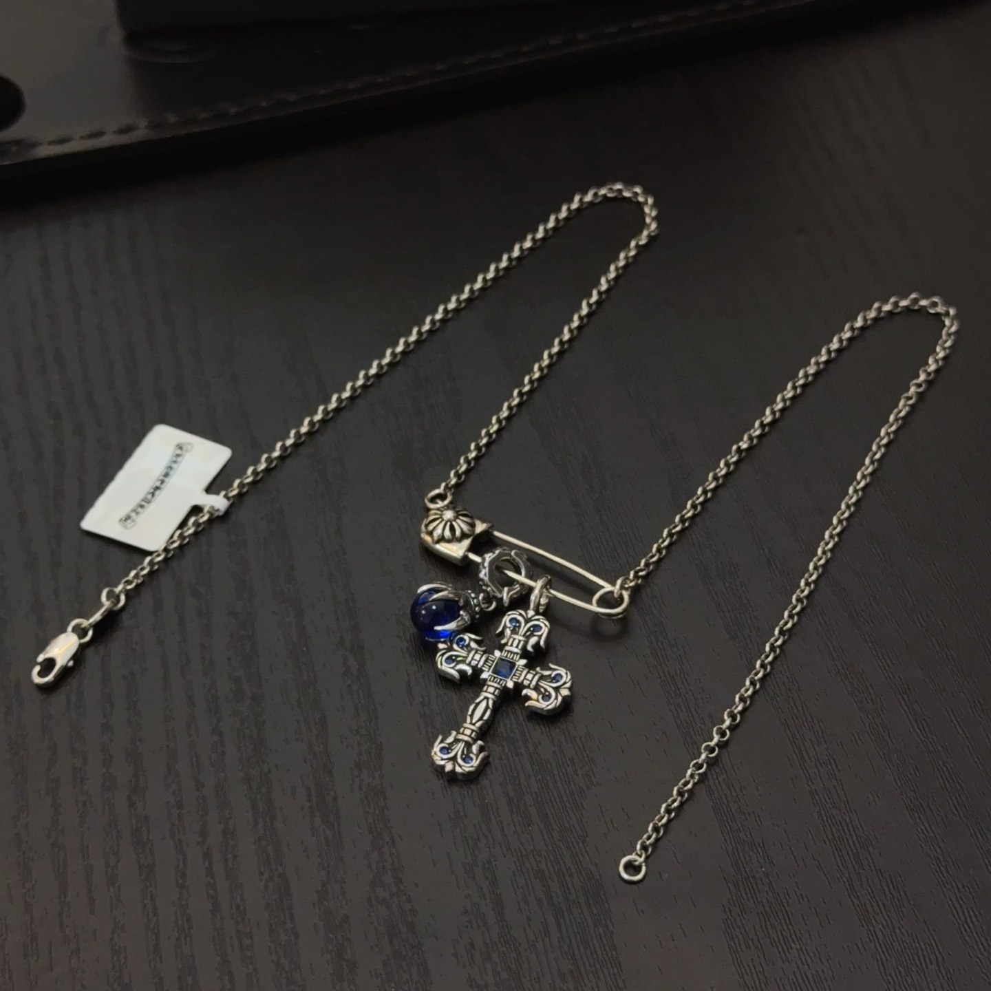   新款【专柜品质】Chrome Hearts克罗心蓝钻火焰十字架项链，凹凸造型不同的花纹设计风格呈现出