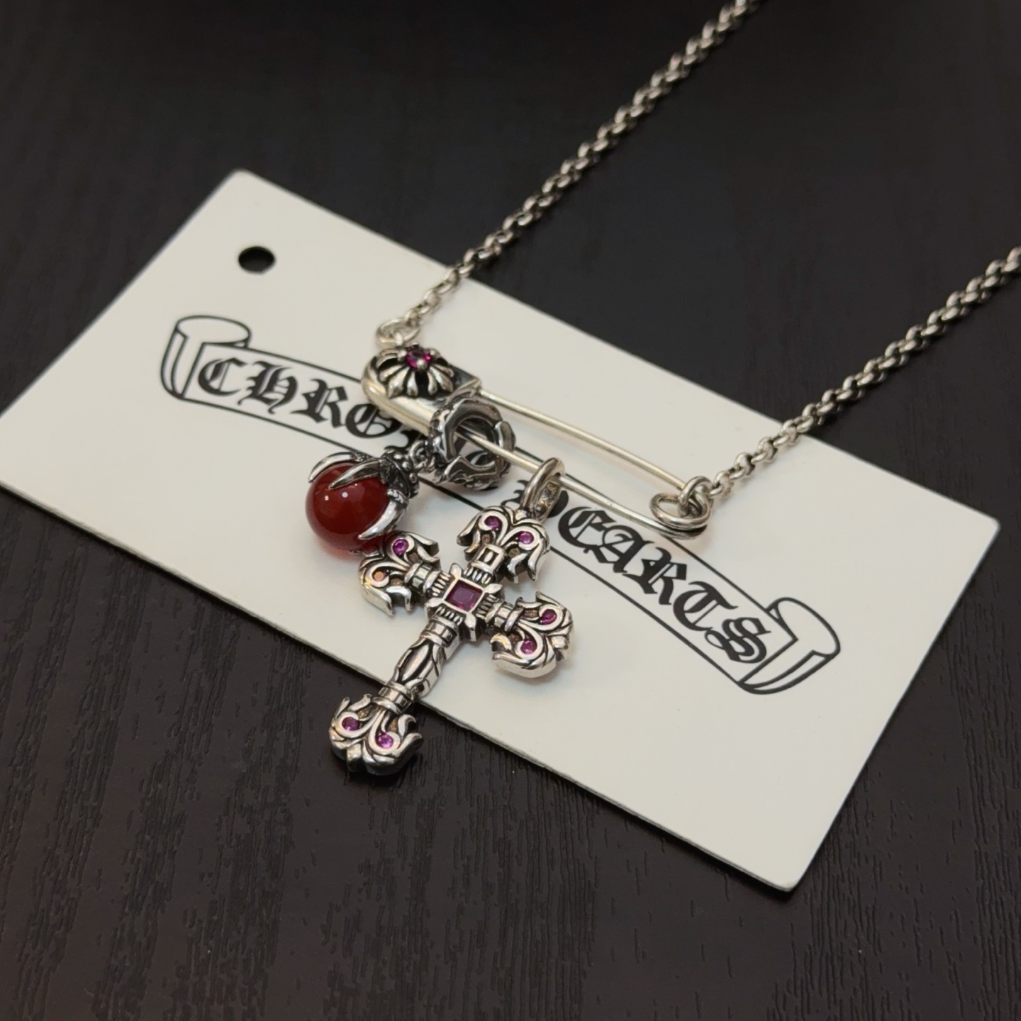   新款【专柜品质】Chrome Hearts克罗心粉钻火焰十字架项链，凹凸造型不同的花纹设计风格呈现出