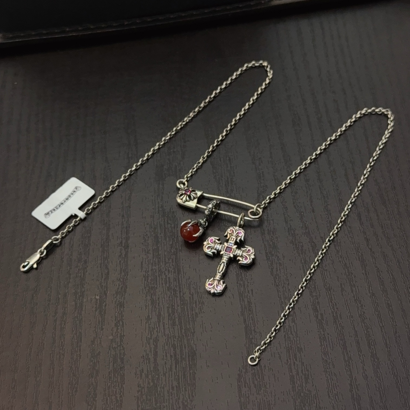   新款【专柜品质】Chrome Hearts克罗心粉钻火焰十字架项链，凹凸造型不同的花纹设计风格呈现出