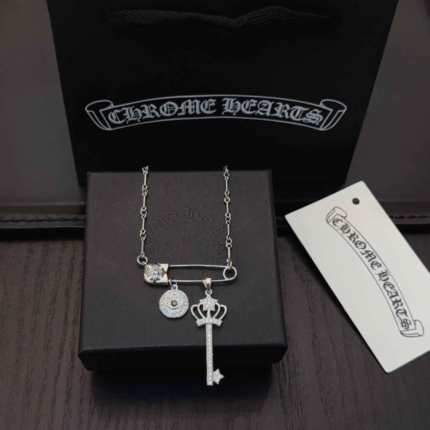   新款【专柜品质】Chrome Hearts克罗心别针皇冠钥匙项链，凹凸造型不同的花纹设计风格呈现出与