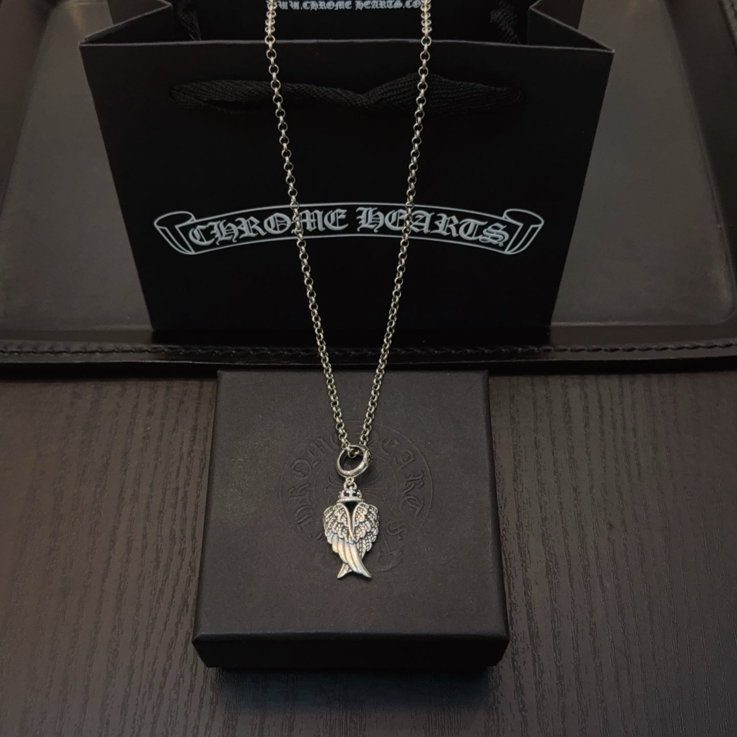    新款【专柜品质】Chrome Hearts克罗心天使之翼项链，凹凸造型不同的花纹设计风格呈现出与众
