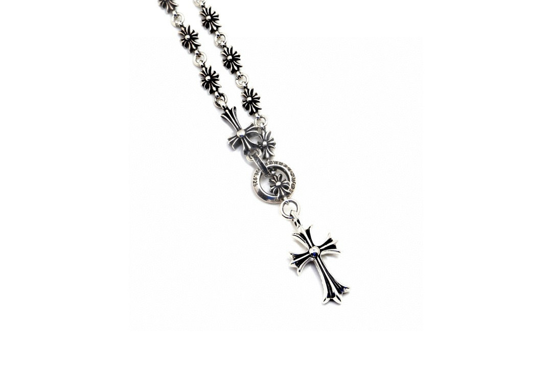 💰125 【专柜品质】克罗心Chrome hearts 网红同款项链

雪梨同款 镶石双面十字架经典项链 经典到不行
双面都可以戴 春冬秋冬都可以戴的款式
送人选它就错不了啦～