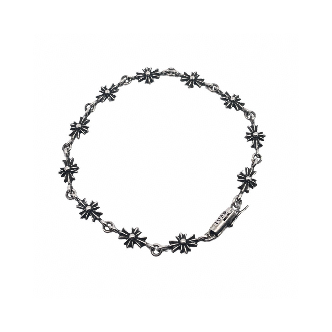 💰95 𝐂𝐡𝐫𝐨𝐦𝐞 𝐡𝐞𝐚𝐫𝐭𝐬克罗心  蓝钻十字手链
纯银材质  复古做旧  手工镶嵌  十字花元素  蓝钻 时尚搭配
size:16.18.20cm
