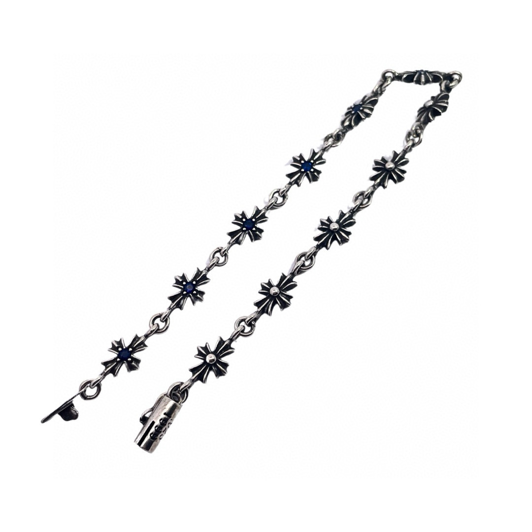💰95 𝐂𝐡𝐫𝐨𝐦𝐞 𝐡𝐞𝐚𝐫𝐭𝐬克罗心  蓝钻十字手链
纯银材质  复古做旧  手工镶嵌  十字花元素  蓝钻 时尚搭配
size:16.18.20cm
