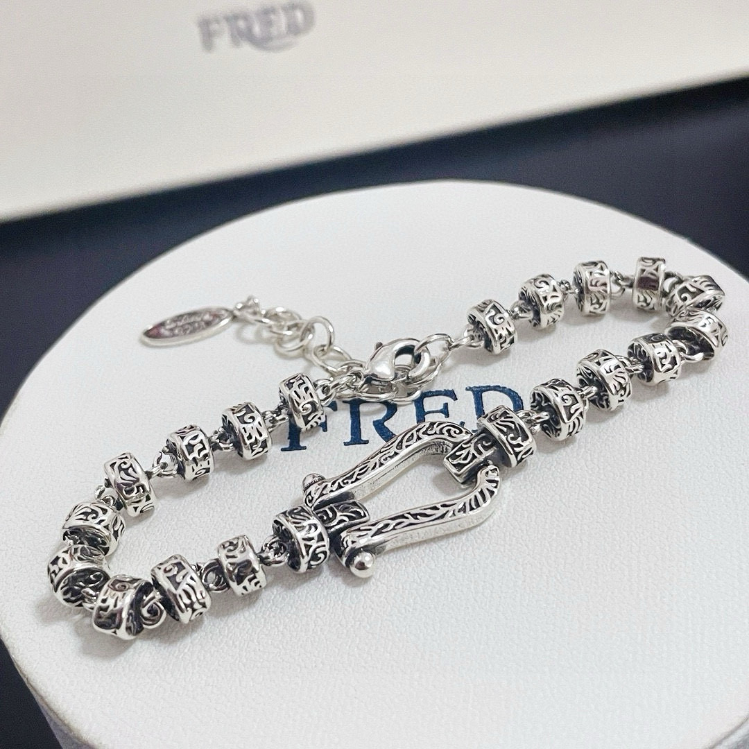  🎉 𝗙𝗥𝗘𝗗 费雷德马蹄扣手链，精工微镶，高端定制，专柜材质，加厚电镀工艺，带logo，简约又有高级感