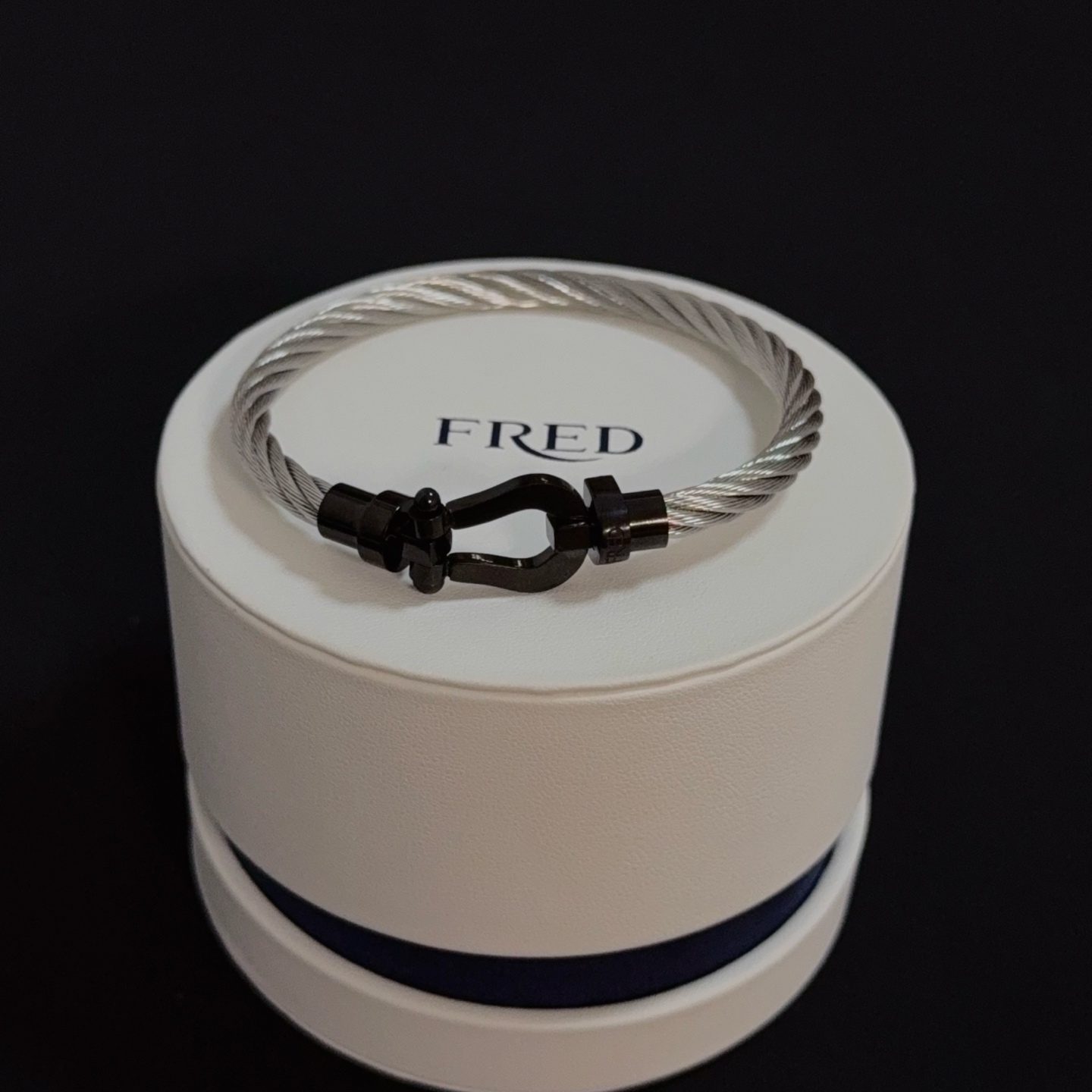 NO:381025,Popular Feredman Diamond Horseshoe Buckle Bracelet, classic and versatile, Internet celebrity expert, a must-have item for fashion, fashionable and exquisite, 11 pairs of customized versions, thickened electroplating 18k process, very versatile!  !  , jewelry quality, bracelet19860909火爆 费雷德满钻马蹄扣手镯手绳,经典百搭,网红达人 时尚一族备必单品,时尚精致,11对版定制,加厚电镀18k工艺,上手效果非常百搭！！,饰品精品,bracelet,Jewelry