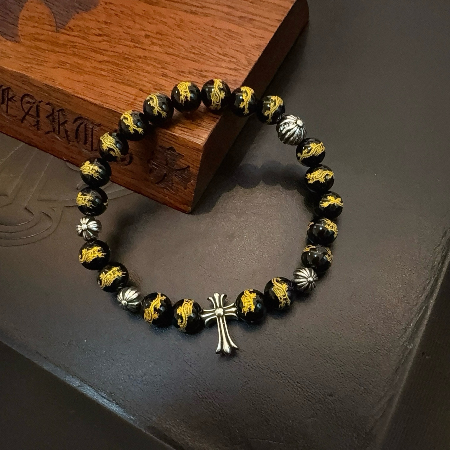  新款【专柜品质】Chrome Hearts克罗心 经典多元素手串手链 ，小红书热款，凹凸造型不同的花纹