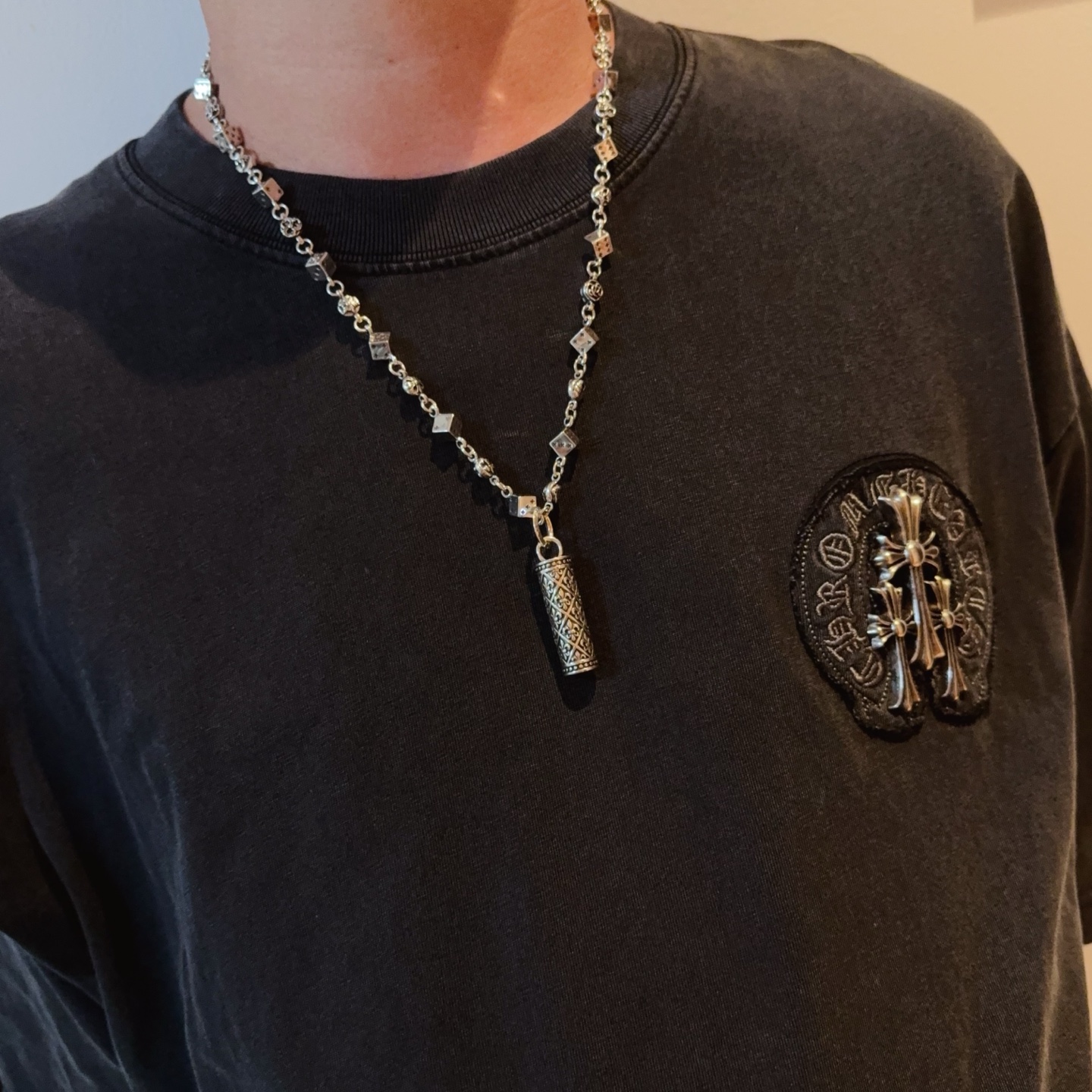  新款【专柜品质】Chrome Hearts克罗心经典复古骰子项链，圆柱吊坠 凹凸造型不同的花纹设计风格