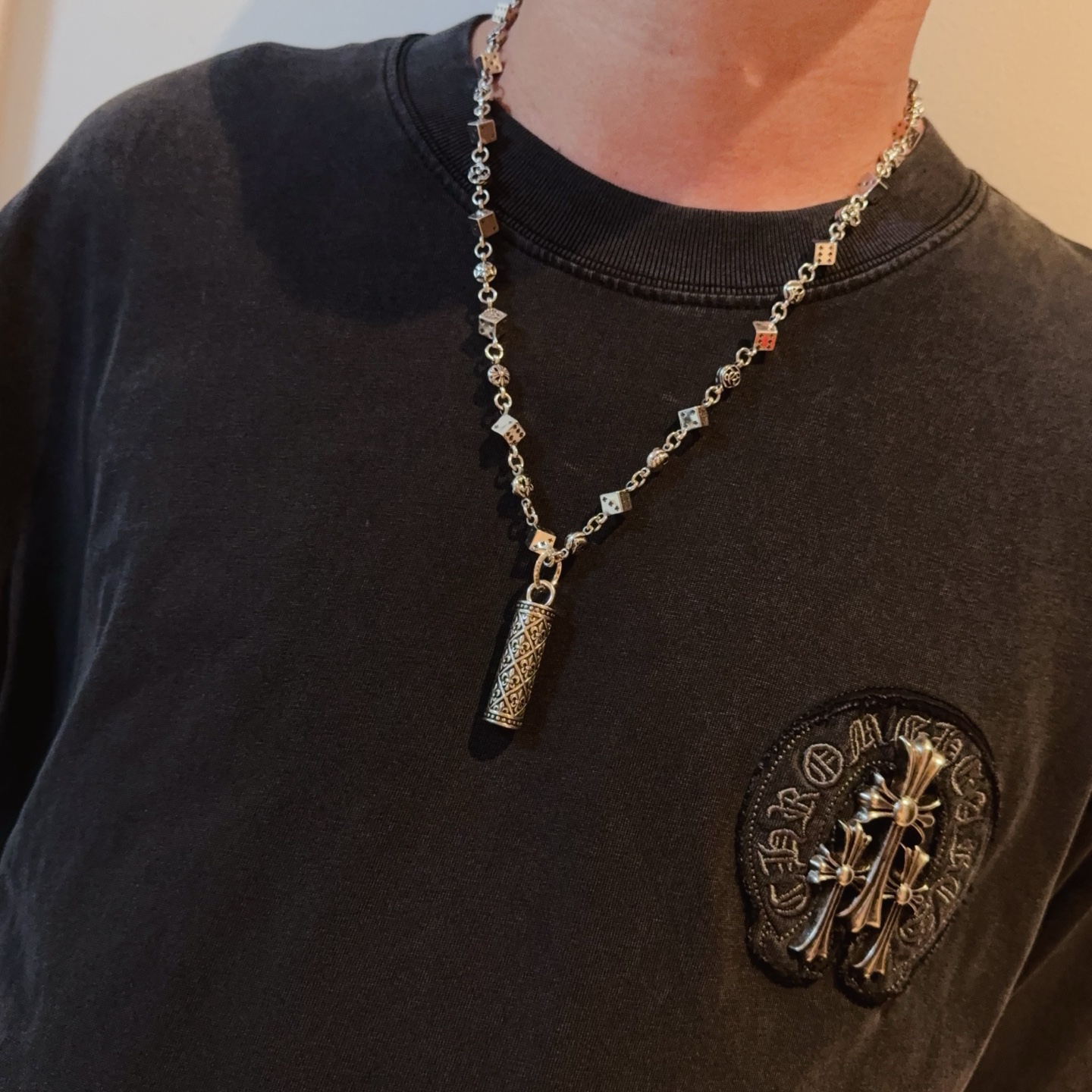  新款【专柜品质】Chrome Hearts克罗心经典复古骰子项链，圆柱吊坠 凹凸造型不同的花纹设计风格