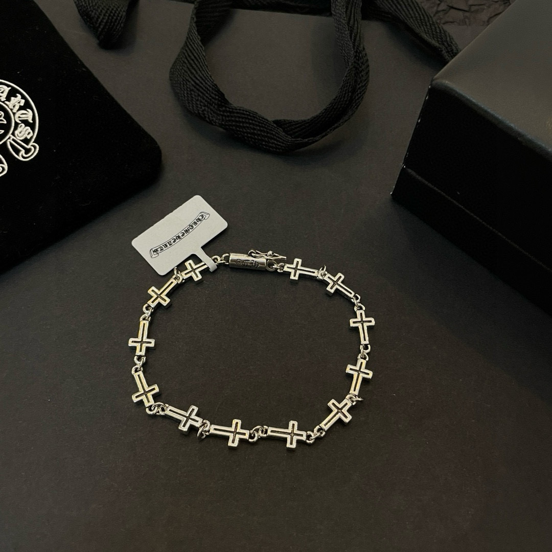  新款【专柜品质】Chrome Hearts克罗心 经典复古十字架手链 凹凸造型不同的花纹设计风格 呈现