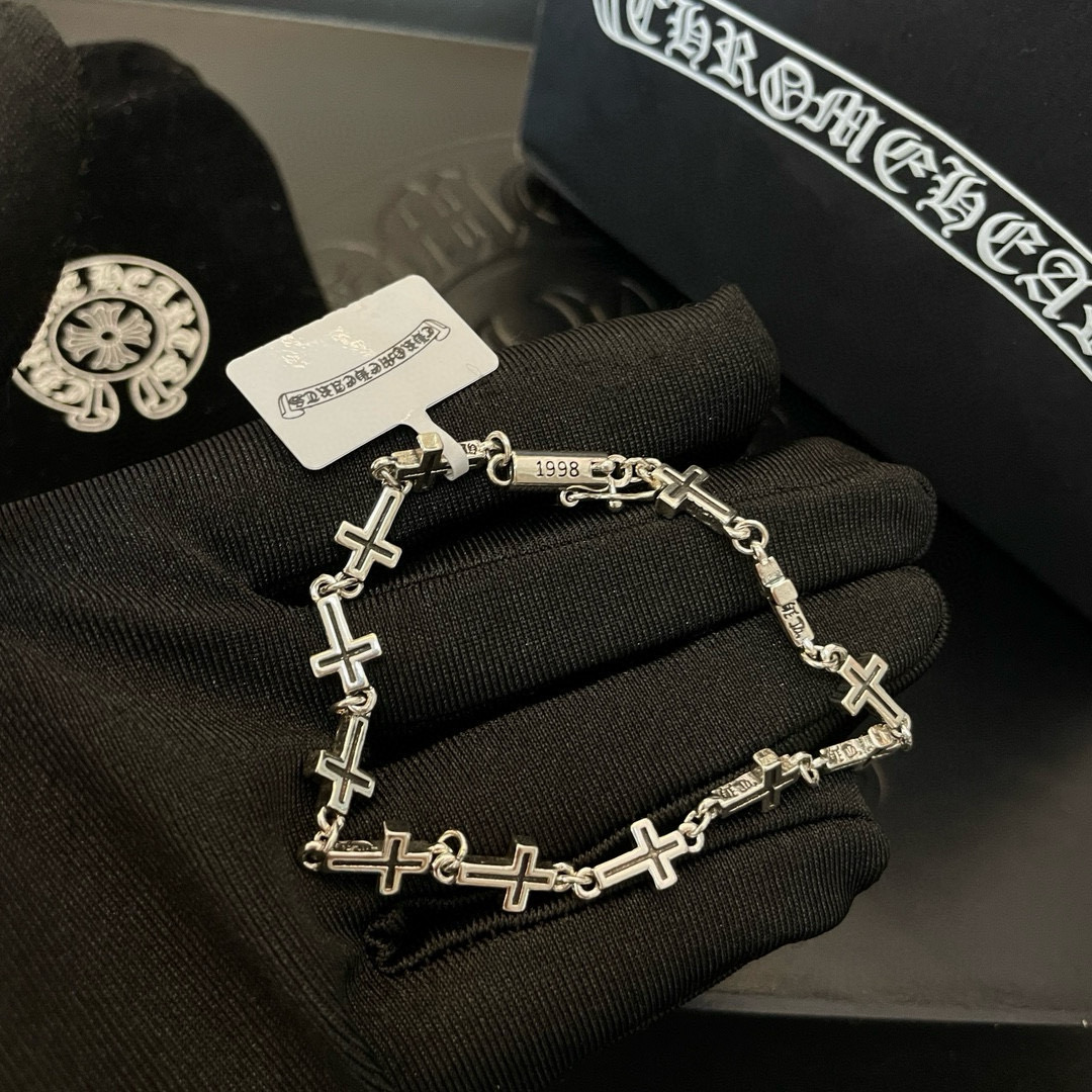  新款【专柜品质】Chrome Hearts克罗心 经典复古十字架手链 凹凸造型不同的花纹设计风格 呈现