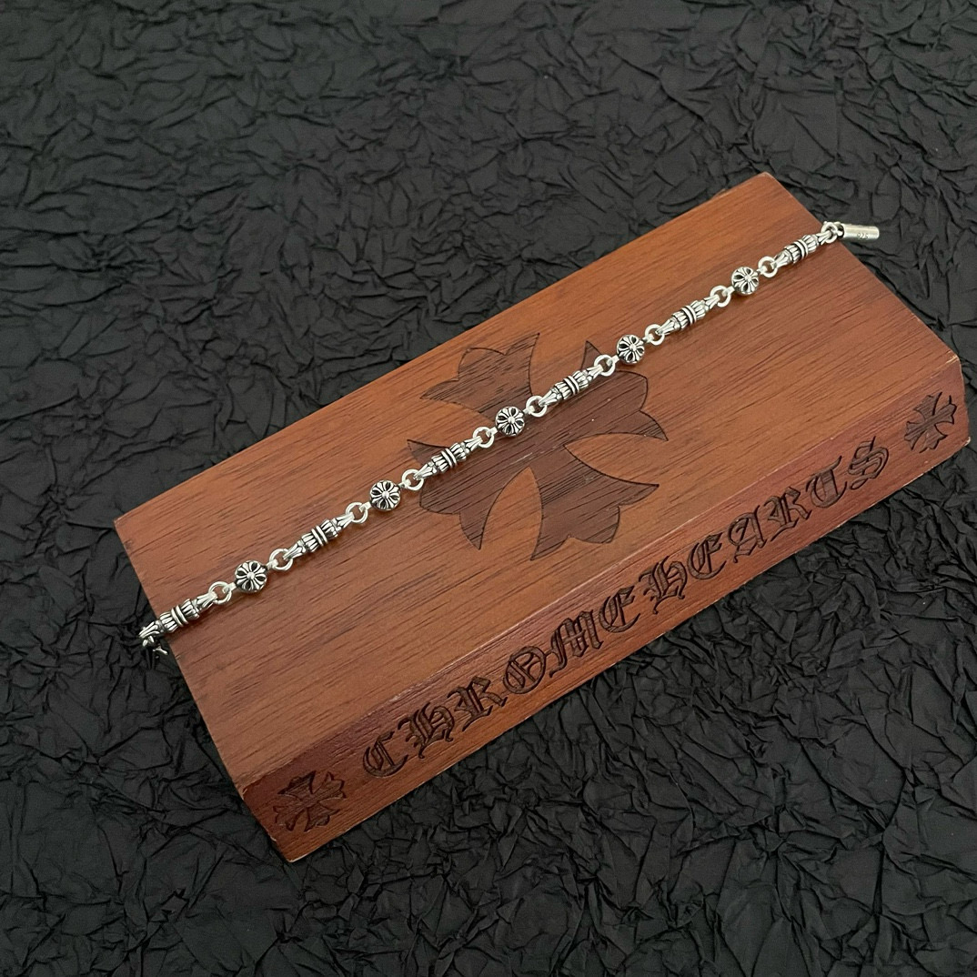  新款【专柜品质】Chrome Hearts克罗心 经典复古纽蚊圆柱手链 凹凸造型不同的花纹设计风格呈现