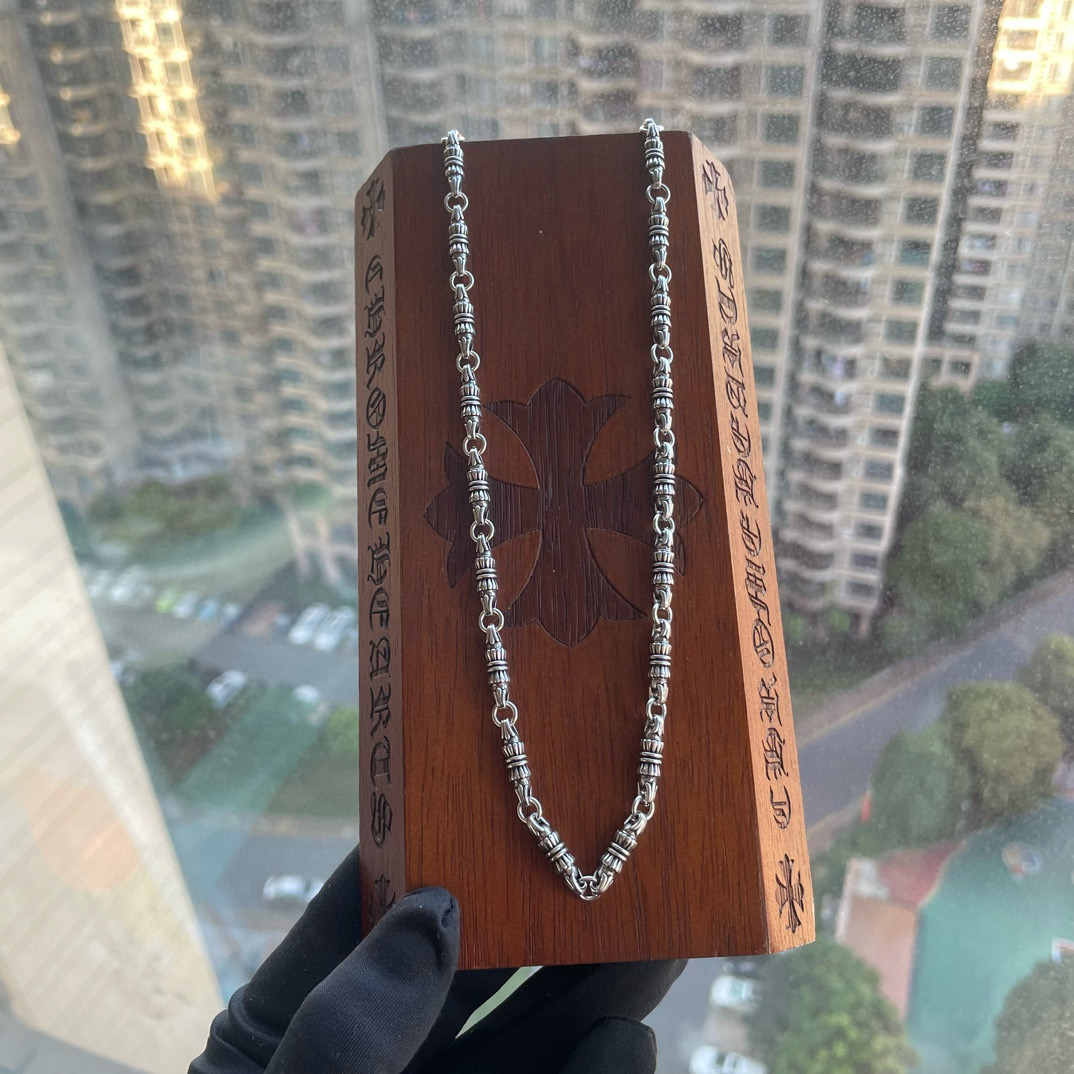   新款【专柜品质】Chrome Hearts克罗心 经典复古纽蚊圆柱项链 凹凸造型不同的花纹设计风格呈