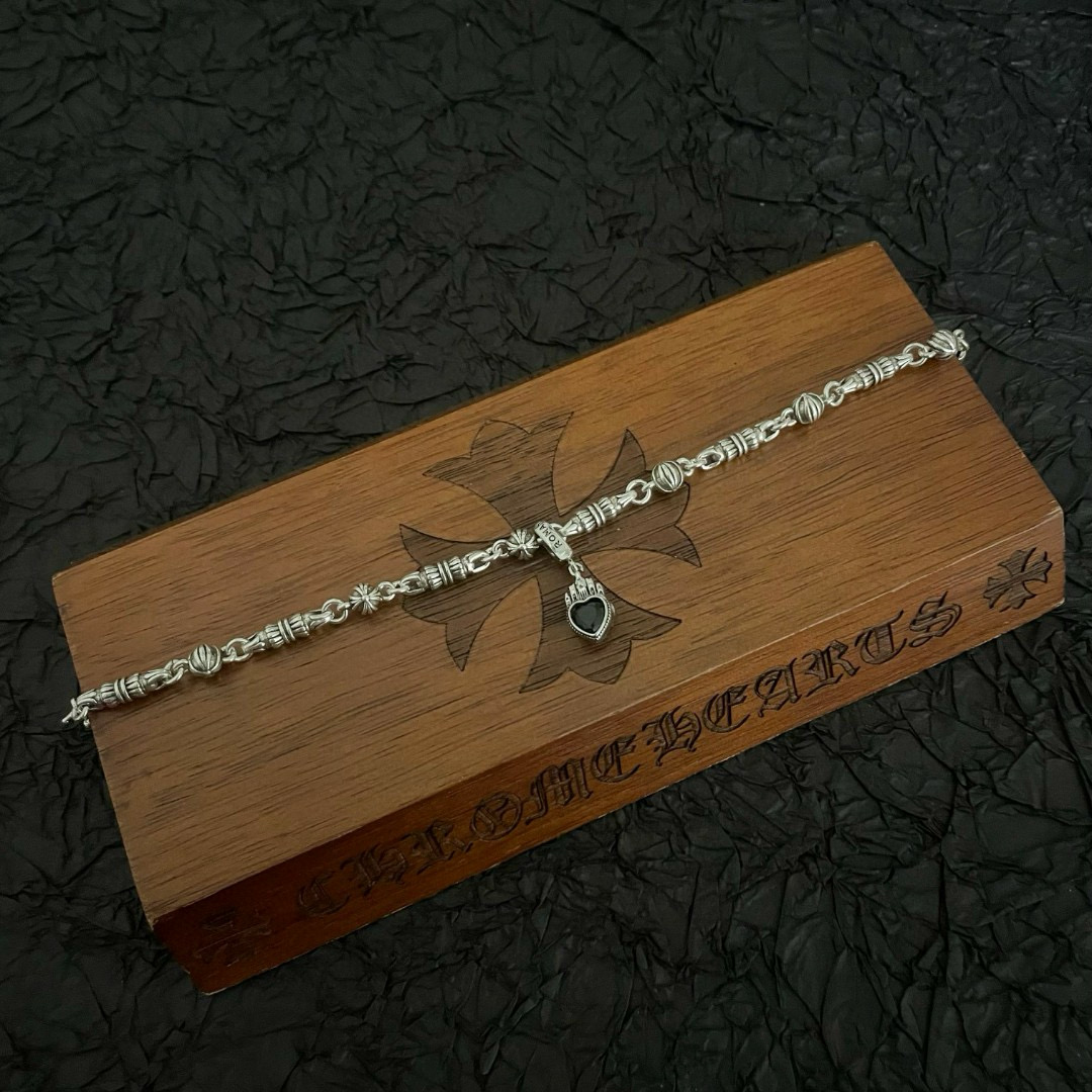 【Chrome Hearts克罗心】纽纹手链 时尚精美百搭款🔥做工跟专柜🆕几乎没差，搭配Ch链也是很经典