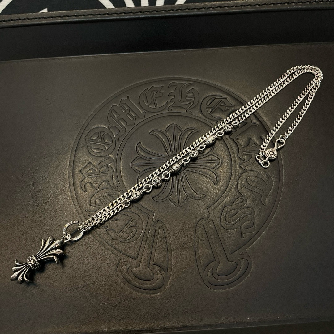   新款【专柜品质】Chrome Hearts克罗心 经典复古侧身项链 藤花宝剑吊坠 凹凸造型不同的花纹