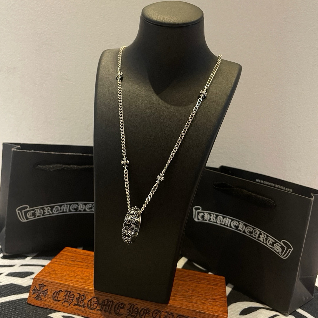    新款【专柜品质】Chrome Hearts克罗心 经典复古十字架项链，十字花戒指吊坠 凹凸造型不同