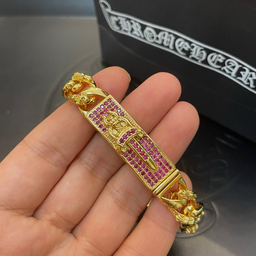 批 专柜品质Chrome Hearts克罗心黄金色经典复古十字花粉钻手链，凹凸造型不同的花纹设计风格 呈
