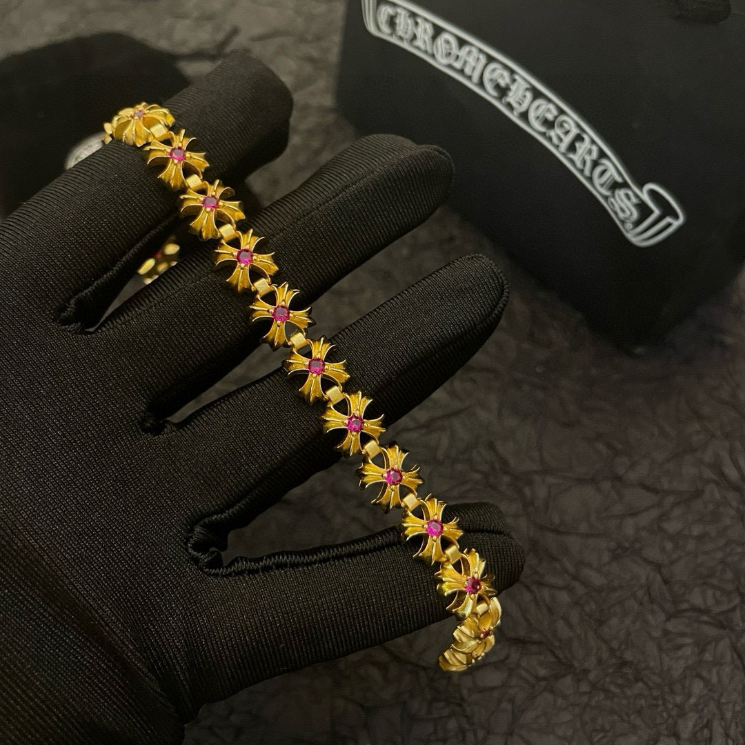   新款【专柜品质】Chrome Hearts克罗心 经典复古粉钻十字花手链 凹凸造型不同的花纹设计风格
