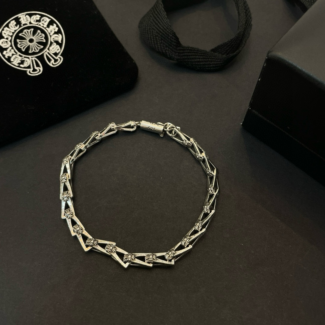  新款【专柜品质】Chrome Hearts克罗心 经典做旧复古十字架手链 凹凸造型不同的花纹设计风格 